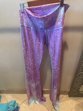 teeki Purple Ombre Mermaid-Scale Yoga Flare Leggings